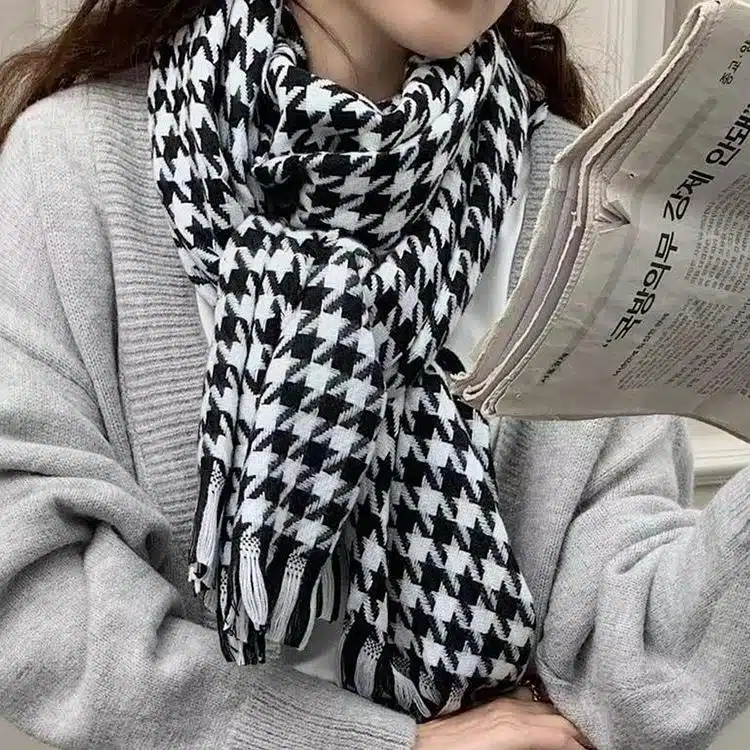 Écharpe Femme Vintage à Motifs Noirs 1 Écharpe Femme Vintage à Motifs Noirs