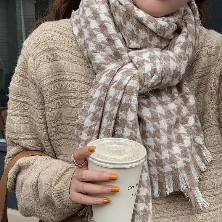 Écharpe Femme Vintage à Motifs Beiges 1 Écharpe Femme Vintage à Motifs Beiges