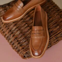 Mocassins Vintage En Cuir Pour Femme -Vintage Soldes IMG 010324 mocassinscuir portes9