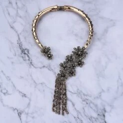 Collier Ethnique Vintage Avec Pendentif Strass Fleur