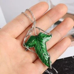 Collier Vintage Argenté Avec Pendentif Feuille Verte 10 Collier Vintage Argenté Avec Pendentif Feuille Verte -Vintage Soldes collier vintage argente avec pendentif feuille verte 5