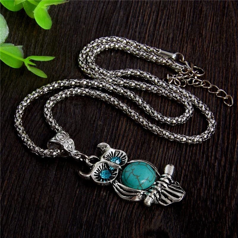 Collier Vintage Argenté Avec Pendentif Hibou En Pierre Naturelle 2 Collier Vintage Argenté Avec Pendentif Hibou En Pierre Naturelle – Image 2