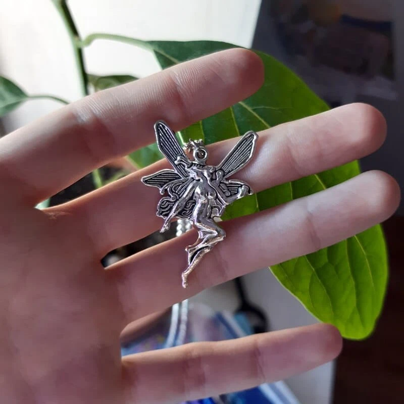 Collier Vintage Avec Pendentif Ange Fée 3 Collier Vintage Avec Pendentif Ange Fée – Image 3