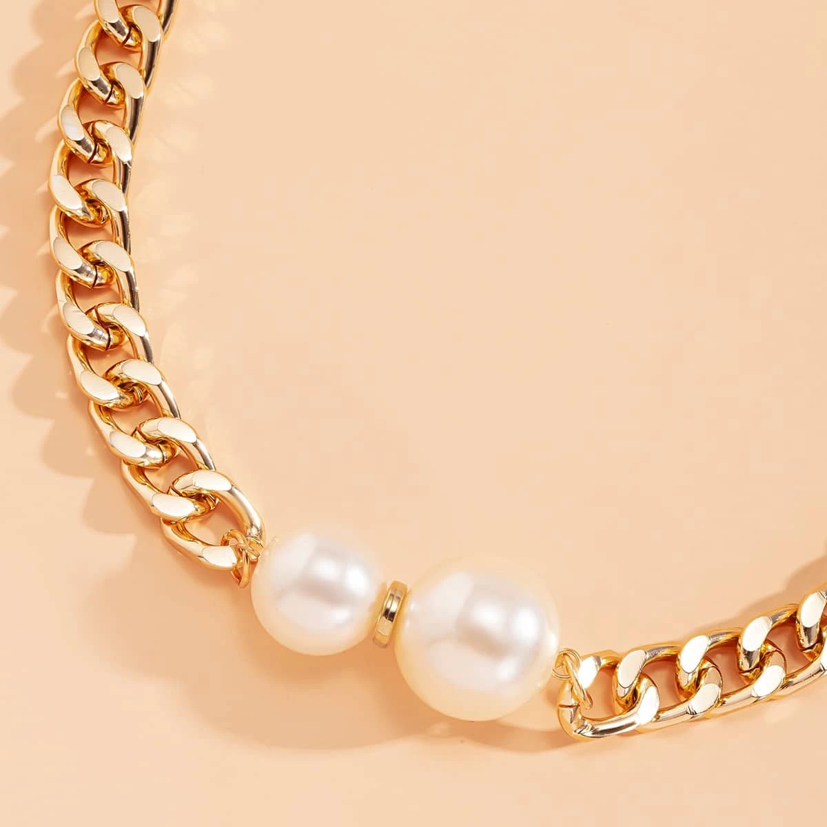 Collier Vintage En Chaîne Avec Deux Perles Blanches Rondes 4 Collier Vintage En Chaîne Avec Deux Perles Blanches Rondes – Image 4