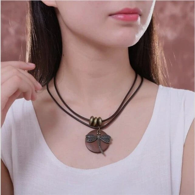 Collier Vintage Ras Du Cou Avec Pendentif Libellule 2 Collier Vintage Ras Du Cou Avec Pendentif Libellule – Image 2