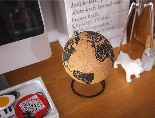 Globe Terrestre Vintage Avec Base En Métal Et Liège 2 Globe Terrestre Vintage Avec Base En Métal Et Liège – Image 2