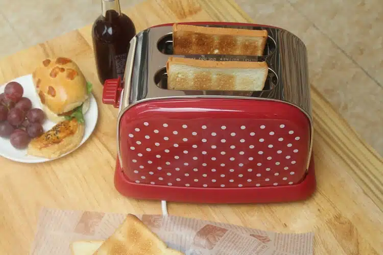 Grille-pain Vintage Rétro Rouge à Pois Blanc 4 Grille-pain Vintage Rétro Rouge à Pois Blanc – Image 4