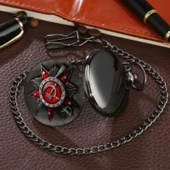 Montre à Gousset De L’Union Soviétique Sur Fond Noir -Vintage Soldes montre a gousset de l union sovietique sur fond noir 2