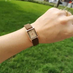 Montre à Quartz Vintage à Cadran Rectangulaire