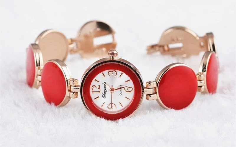Montre Bracelet Rond Vintage à Quartz Pour Femmes Rouge 2 Montre Bracelet Rond Vintage à Quartz Pour Femmes Rouge – Image 2