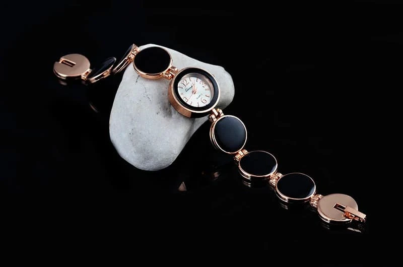 Montre Bracelet Rond Vintage à Quartz Pour Femmes Noir 1 Montre Bracelet Rond Vintage à Quartz Pour Femmes Noir