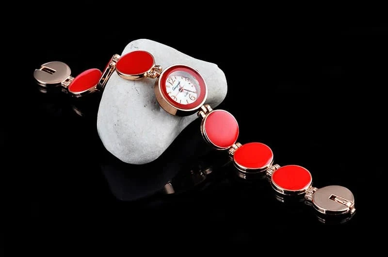 Montre Bracelet Rond Vintage à Quartz Pour Femmes Rouge 1 Montre Bracelet Rond Vintage à Quartz Pour Femmes Rouge