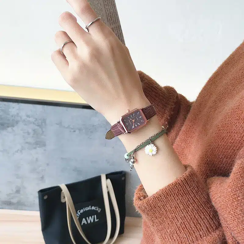 Montre Vintage En Similicuir à Cadran Rectangulaire 4 Montre Vintage En Similicuir à Cadran Rectangulaire – Image 4