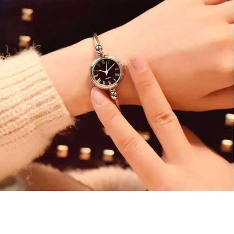 Petite Montre Vintage En Acier Inoxydable à Quartz Pour Femme Argenté Et Noir 1 Petite Montre Vintage En Acier Inoxydable à Quartz Pour Femme Argenté Et Noir