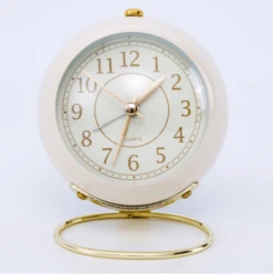 Réveil Rétro Métallique Rond Et Coloré Avec Alarme -Vintage Soldes reveil retro metallique rond et colore avec alarme
