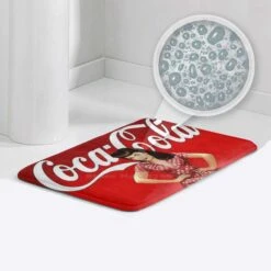 Tapis De Bain Années 50 Pin-up Coca-cola 40 X 60 Cm -Vintage Soldes tapis de bain annees 50 pin up coca cola 40 x 60 cm 5